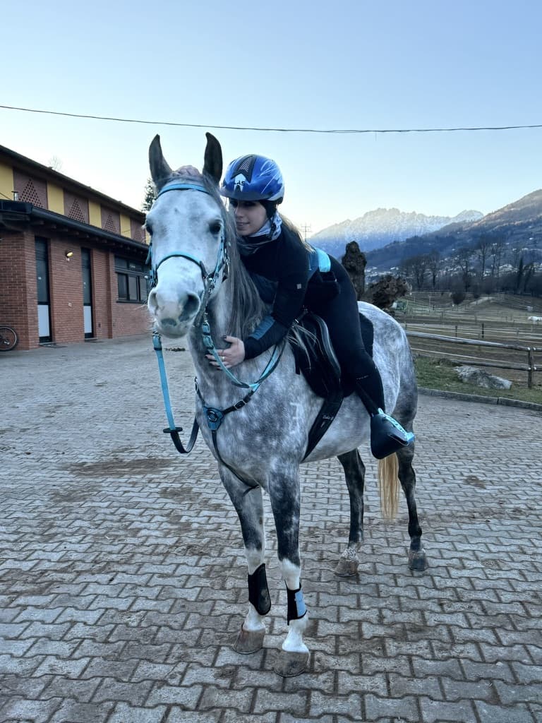 Camilla con il suo cavallo Guccini